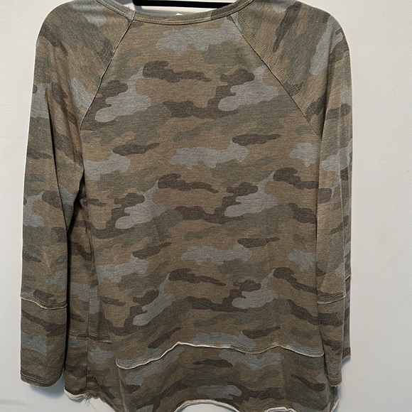 Ladies camouflage shirt - Picture 2 of 3